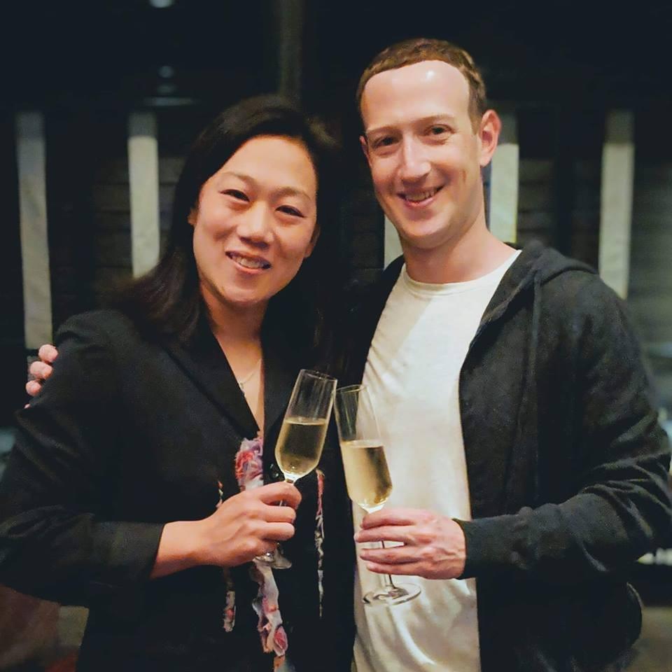 Những điều thú vị về mối tình đẹp giữa Mark Zuckerberg và vợ - 24